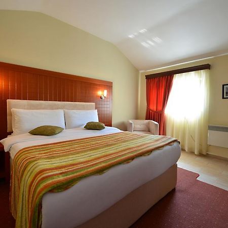 City 5 Hotel Tirana Exterior photo