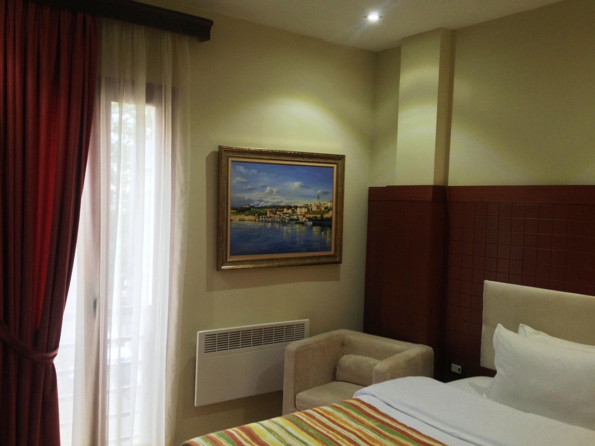 City 5 Hotel Tirana Exterior photo