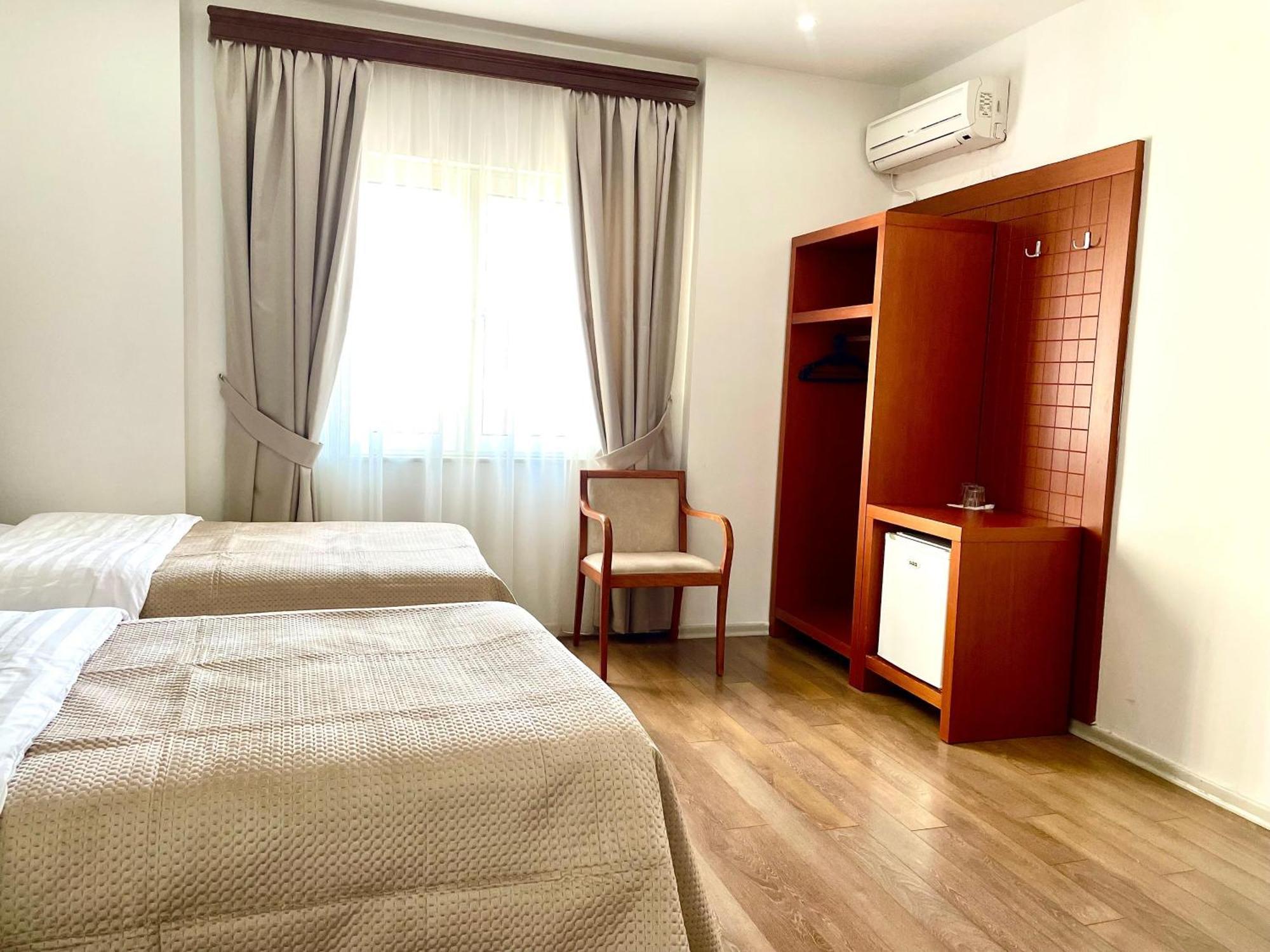 City 5 Hotel Tirana Exterior photo