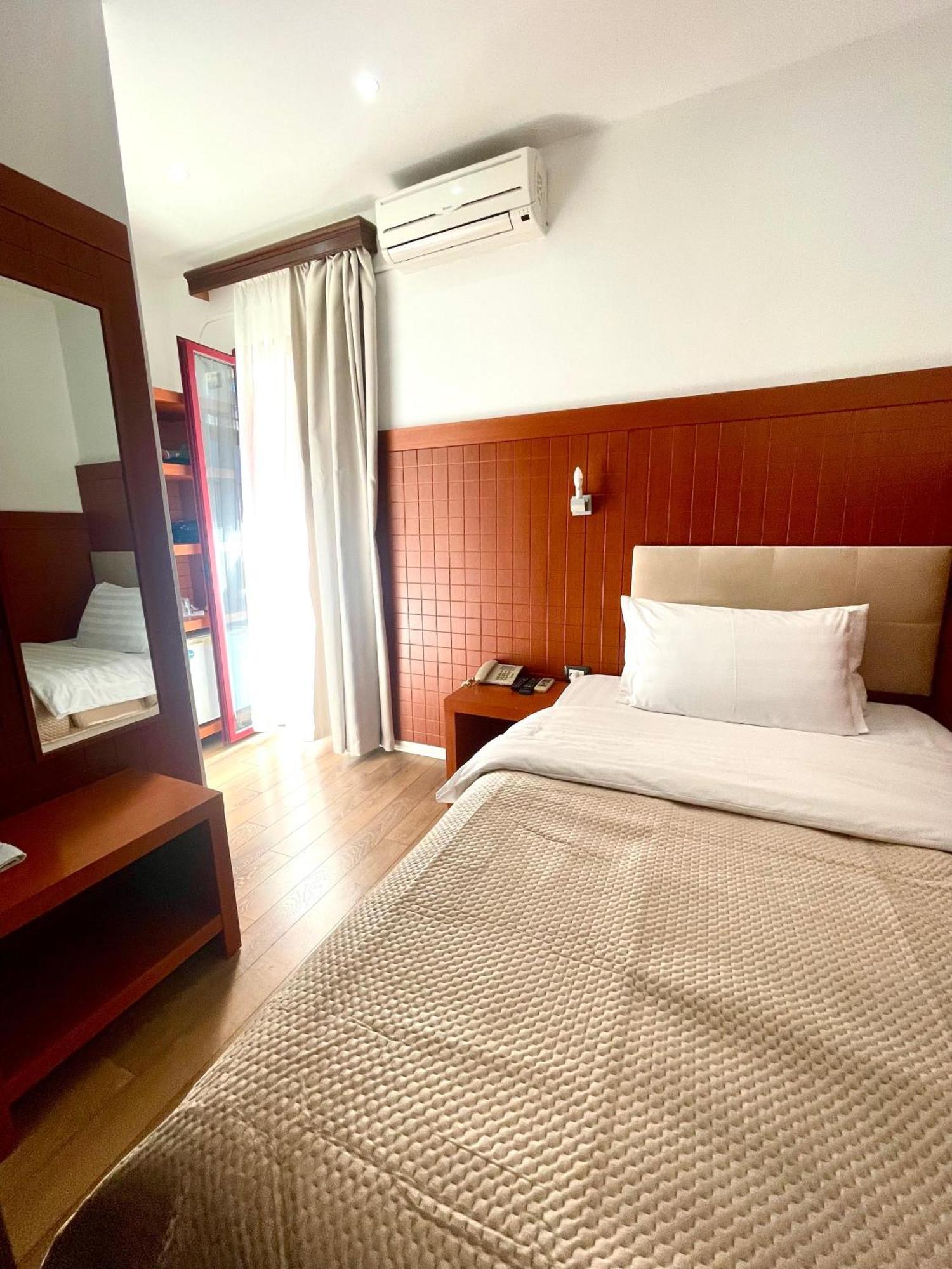 City 5 Hotel Tirana Exterior photo