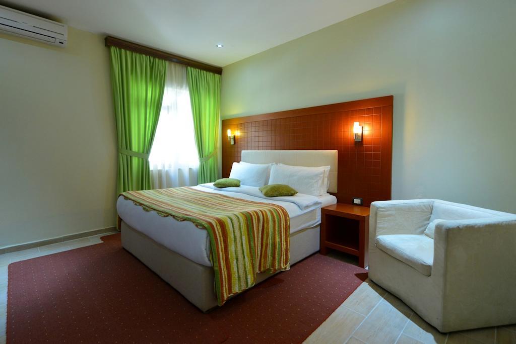 City 5 Hotel Tirana Exterior photo